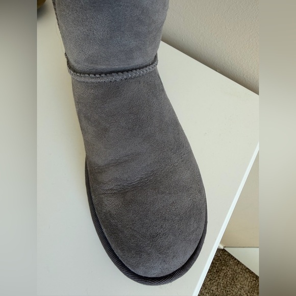 Ugg Classic Short II - Grey size 8 - Picture 13 of 13